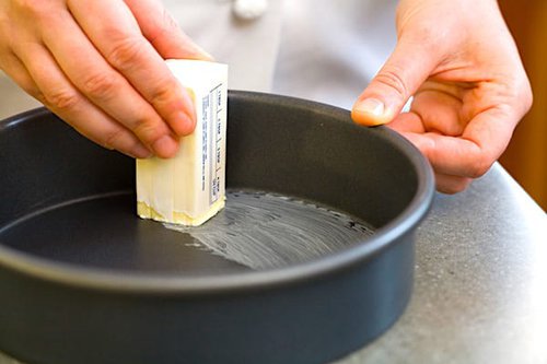 beurrer-fariner-moule-a-gateau.jpg